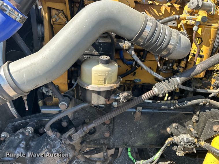image for item EA4911 2011 Kenworth T800 semi truck