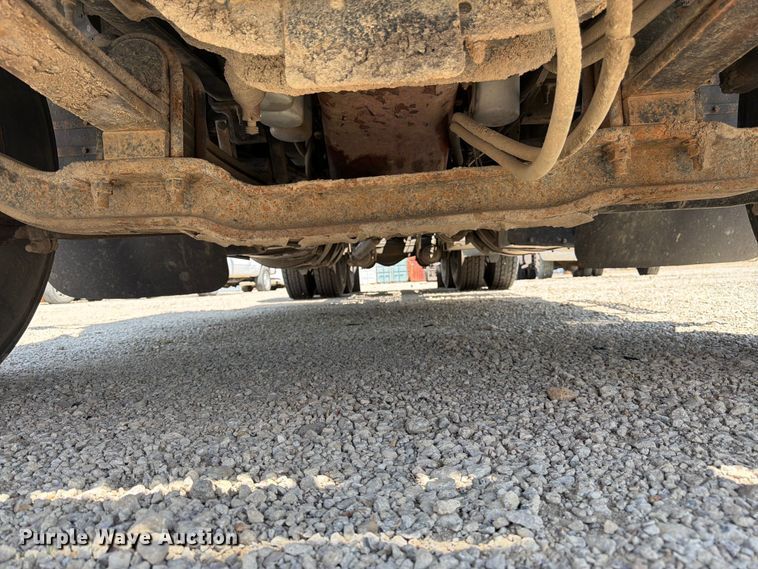image for item EA4919 2015 Mack CHU613 semi truck