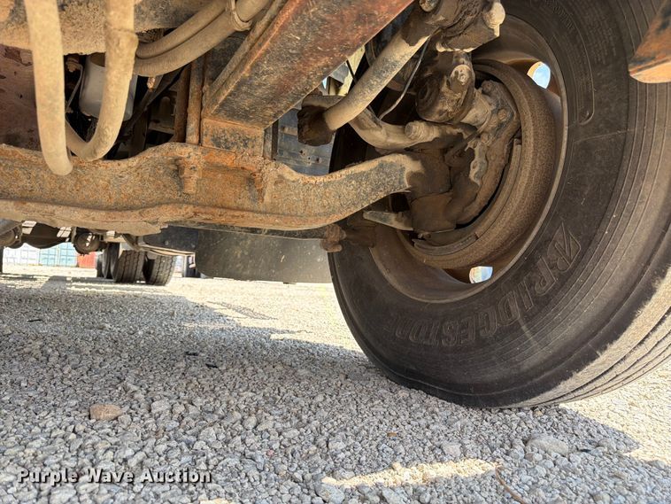 image for item EA4919 2015 Mack CHU613 semi truck