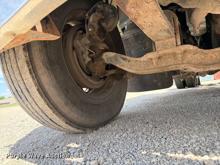 image for item EA4919 2015 Mack CHU613 semi truck