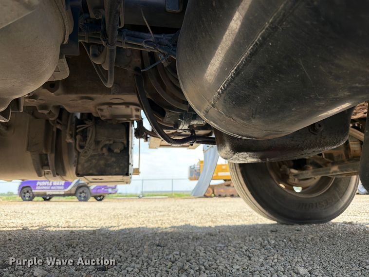 image for item EA4919 2015 Mack CHU613 semi truck