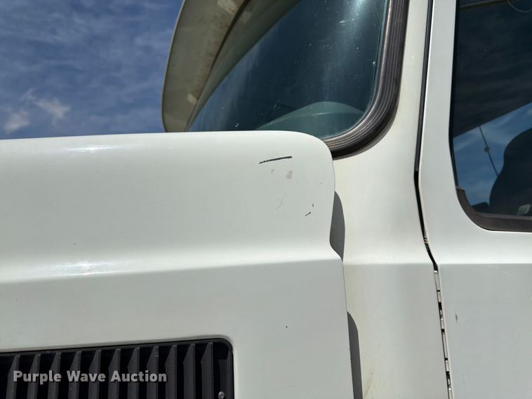 image for item EA4919 2015 Mack CHU613 semi truck