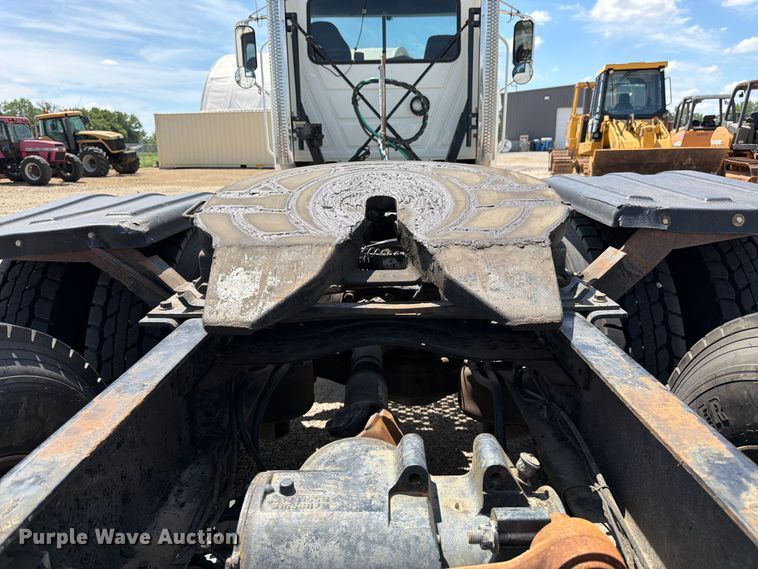 image for item EA4919 2015 Mack CHU613 semi truck