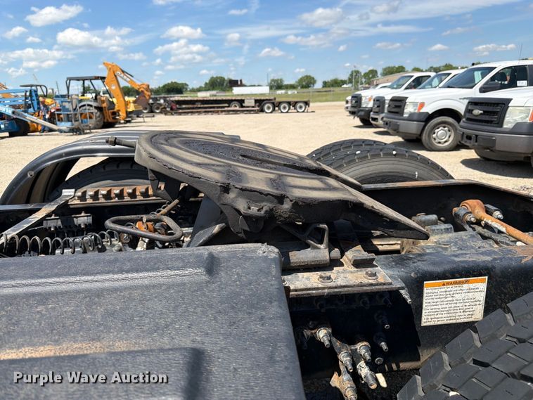 image for item EA4919 2015 Mack CHU613 semi truck