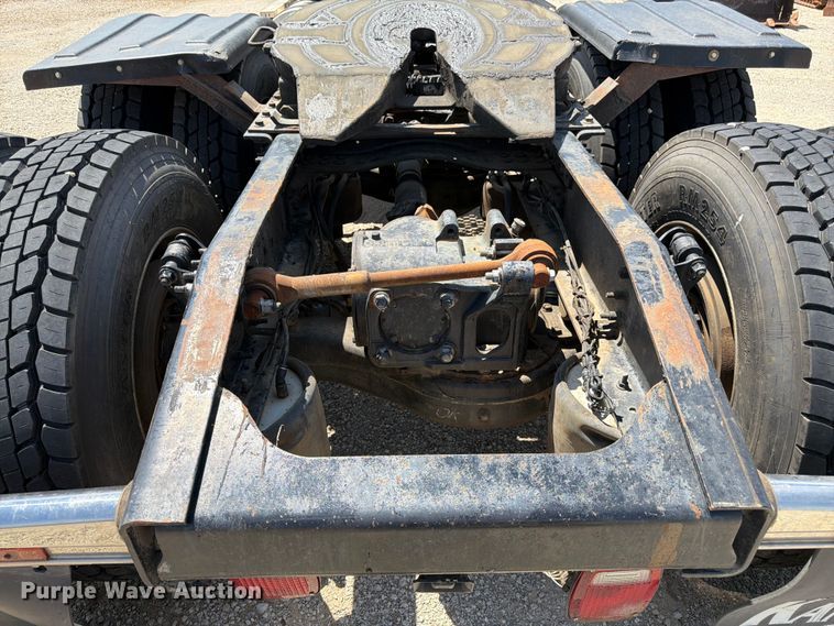 image for item EA4919 2015 Mack CHU613 semi truck