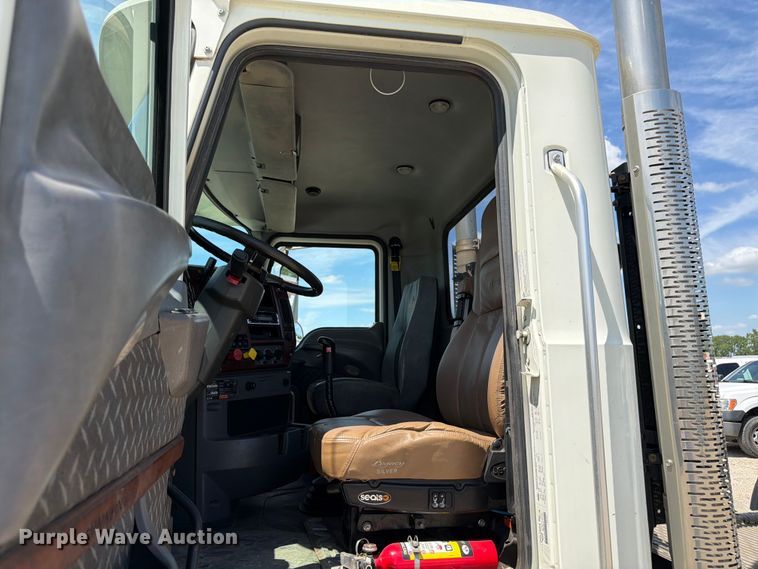 image for item EA4919 2015 Mack CHU613 semi truck