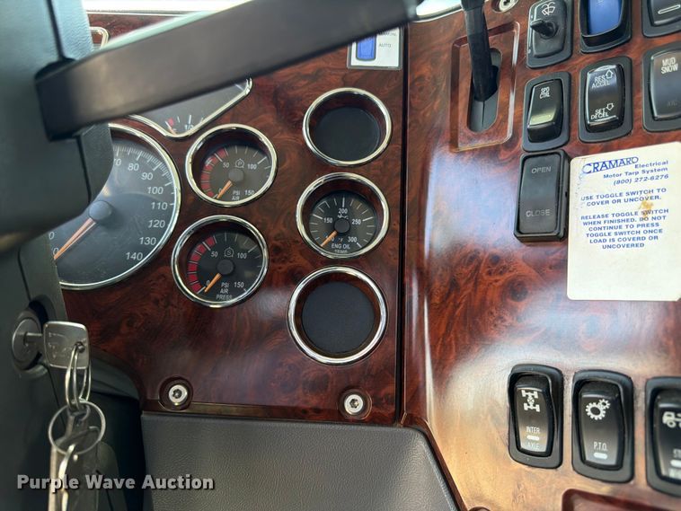 image for item EA4919 2015 Mack CHU613 semi truck