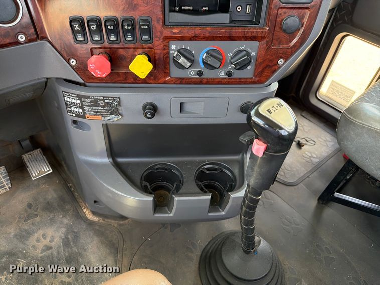 image for item EA4919 2015 Mack CHU613 semi truck