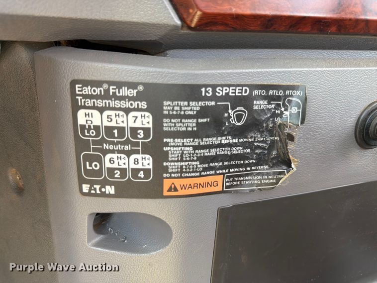 image for item EA4919 2015 Mack CHU613 semi truck