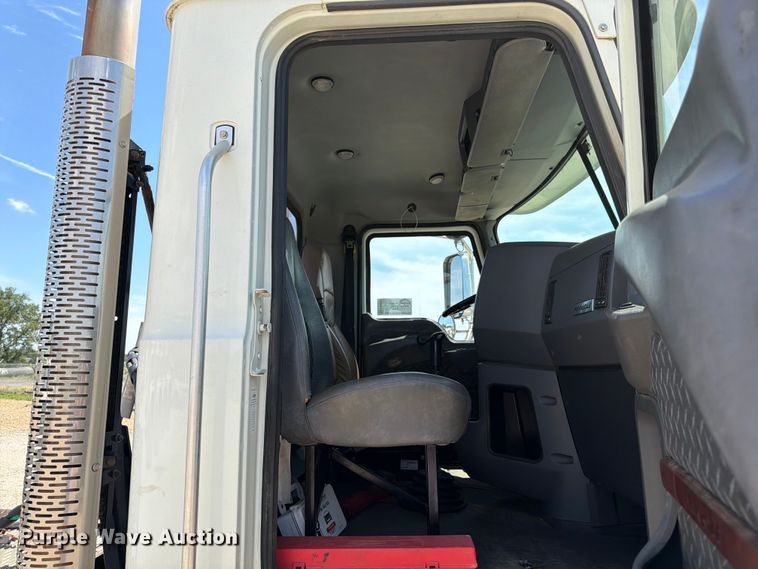 image for item EA4919 2015 Mack CHU613 semi truck