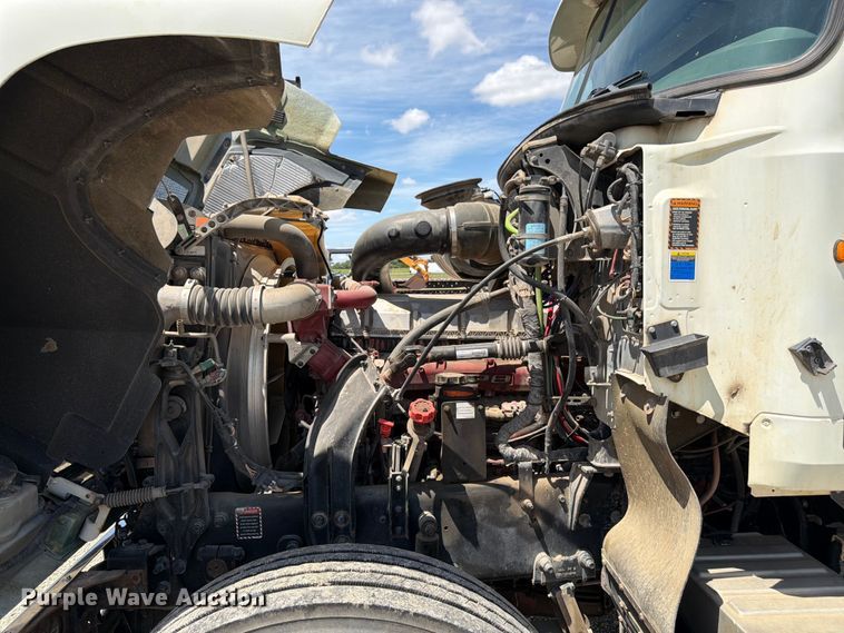 image for item EA4919 2015 Mack CHU613 semi truck