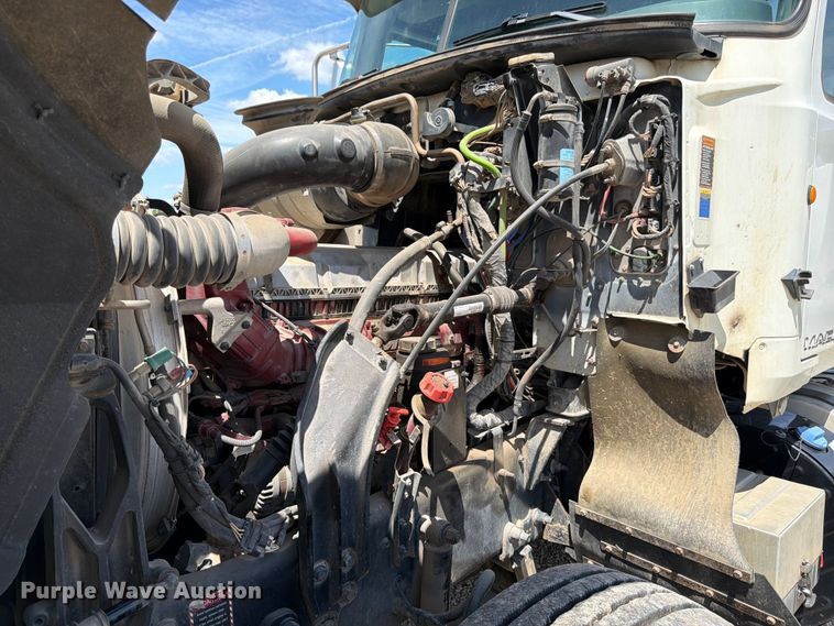 image for item EA4919 2015 Mack CHU613 semi truck