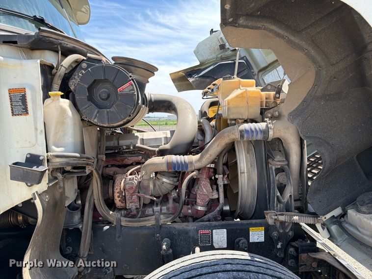 image for item EA4919 2015 Mack CHU613 semi truck