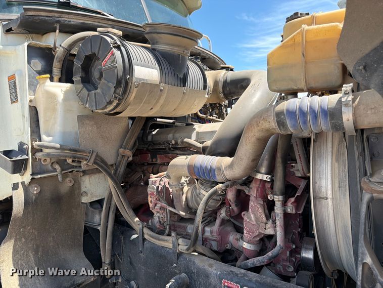 image for item EA4919 2015 Mack CHU613 semi truck