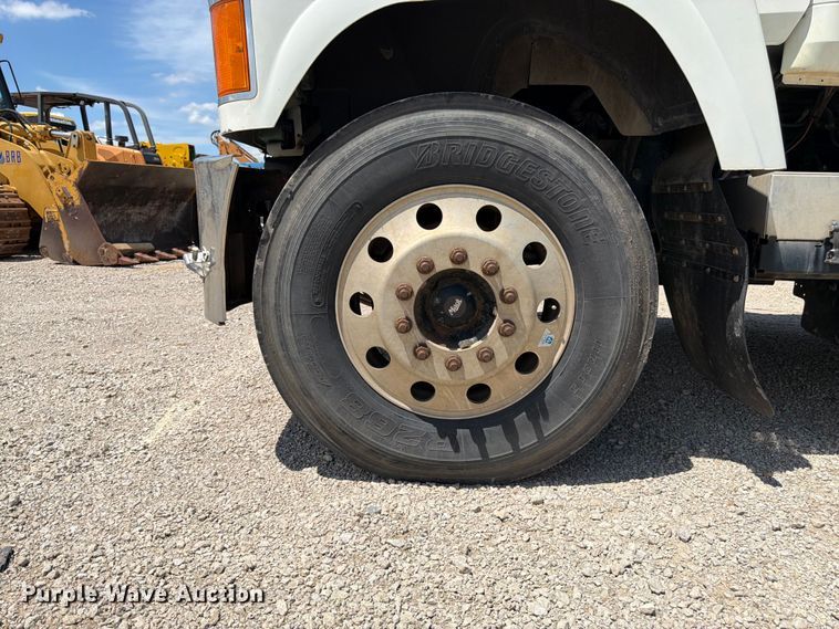 image for item EA4919 2015 Mack CHU613 semi truck