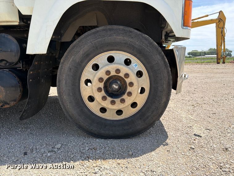 image for item EA4919 2015 Mack CHU613 semi truck