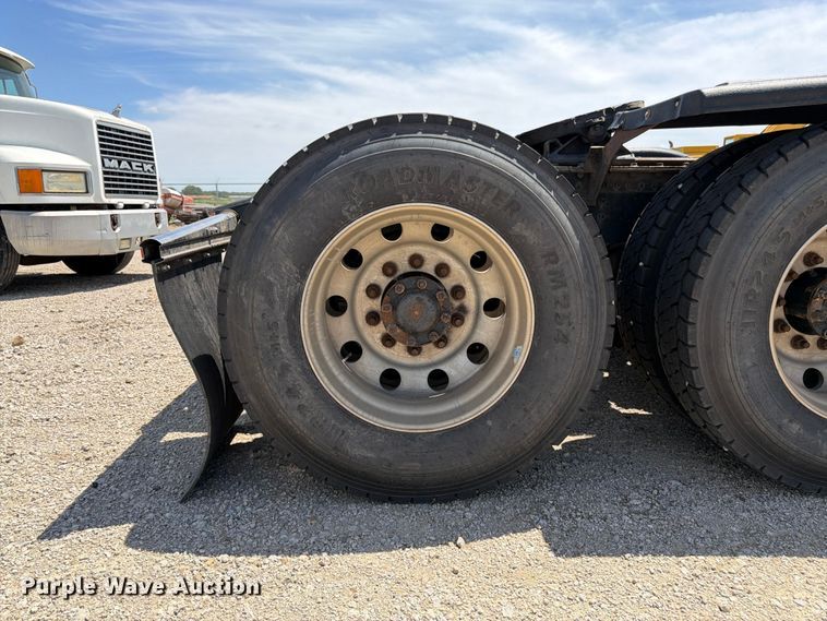 image for item EA4919 2015 Mack CHU613 semi truck