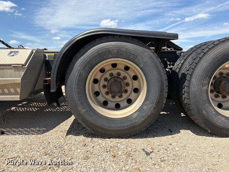 image for item EA4919 2015 Mack CHU613 semi truck