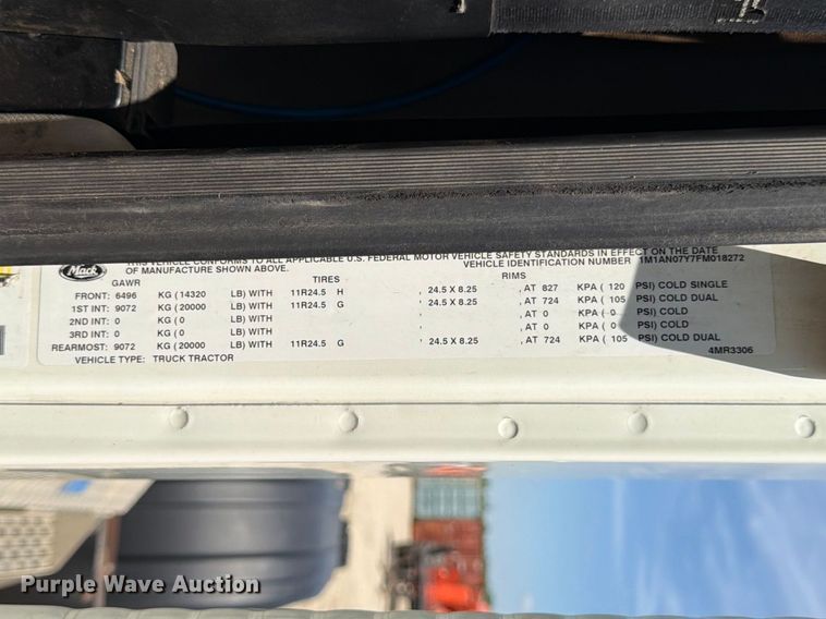image for item EA4919 2015 Mack CHU613 semi truck