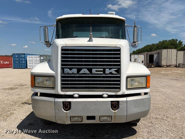 image for item EA4920 1999 Mack CH613 flatbed truck