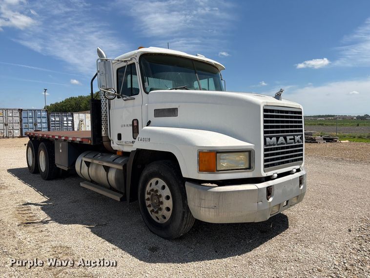 image for item EA4920 1999 Mack CH613 flatbed truck