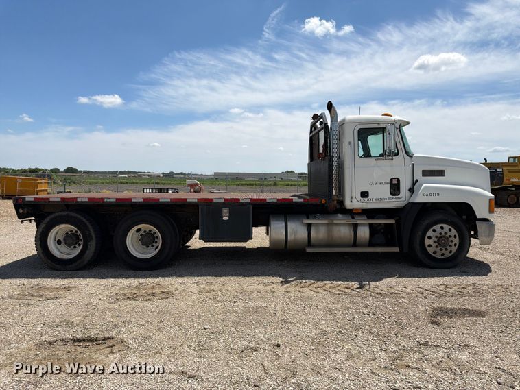 image for item EA4920 1999 Mack CH613 flatbed truck