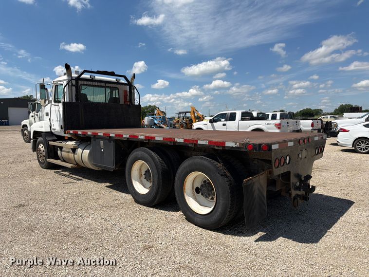 image for item EA4920 1999 Mack CH613 flatbed truck