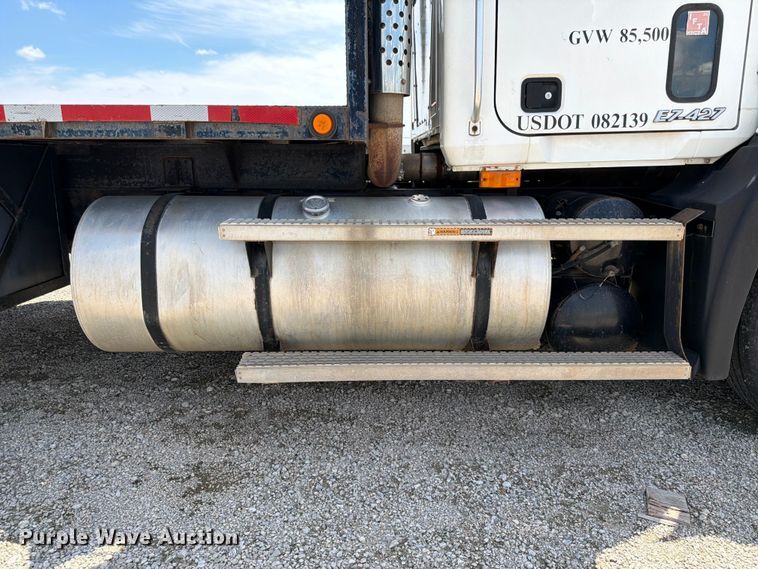 image for item EA4920 1999 Mack CH613 flatbed truck