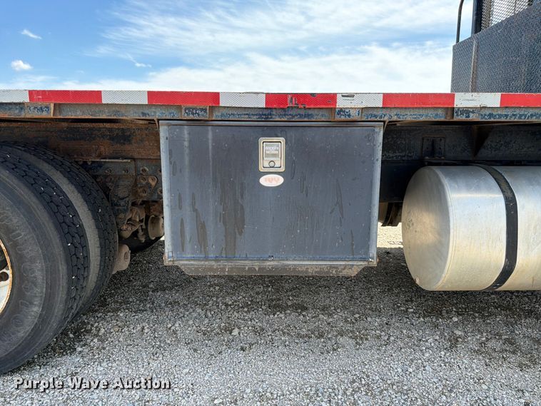 image for item EA4920 1999 Mack CH613 flatbed truck