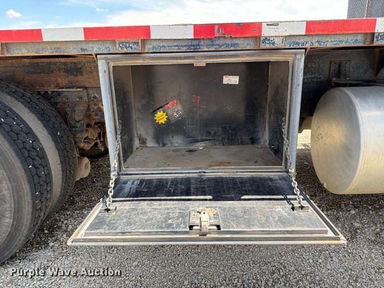 image for item EA4920 1999 Mack CH613 flatbed truck