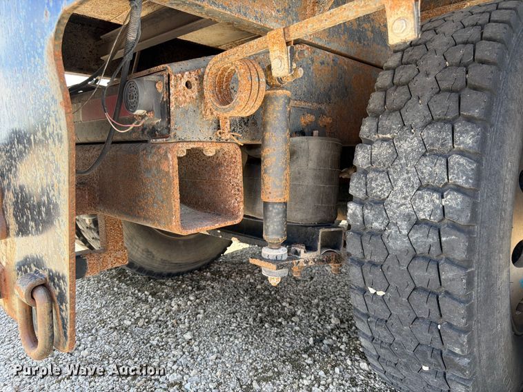 image for item EA4920 1999 Mack CH613 flatbed truck