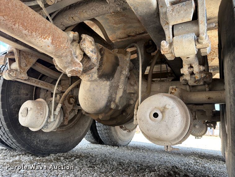 image for item EA4920 1999 Mack CH613 flatbed truck