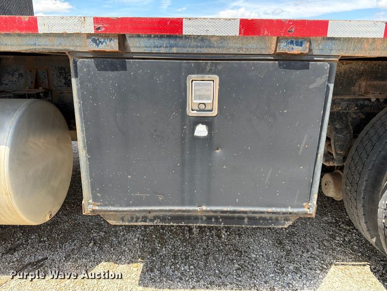 image for item EA4920 1999 Mack CH613 flatbed truck