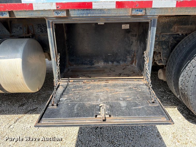 image for item EA4920 1999 Mack CH613 flatbed truck