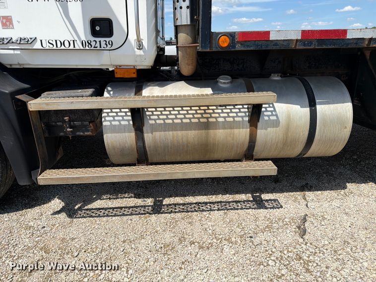 image for item EA4920 1999 Mack CH613 flatbed truck