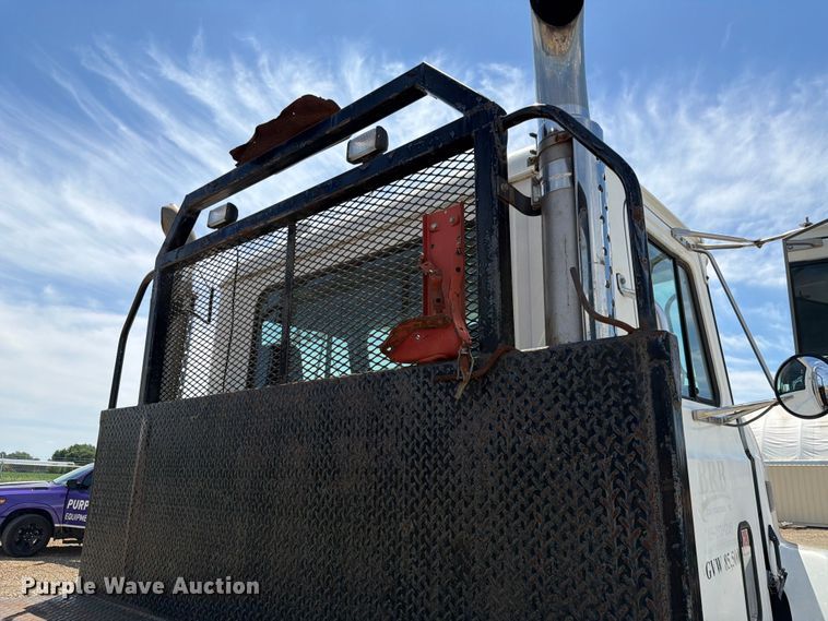 image for item EA4920 1999 Mack CH613 flatbed truck