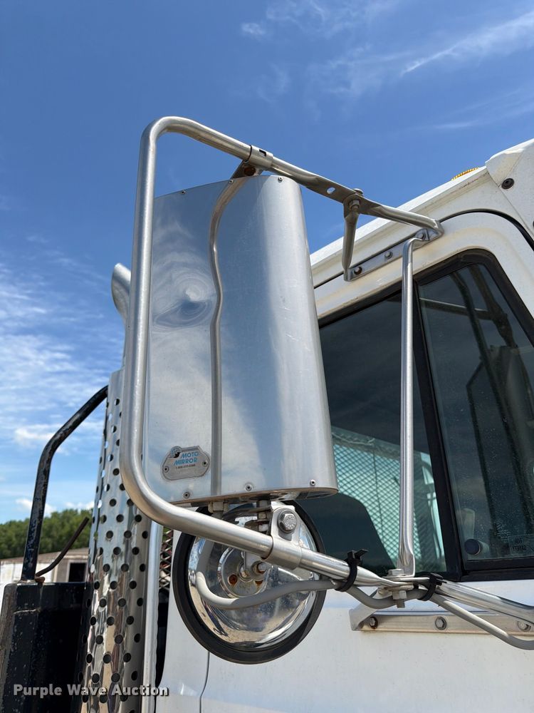 image for item EA4920 1999 Mack CH613 flatbed truck