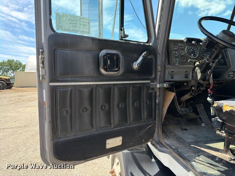 image for item EA4920 1999 Mack CH613 flatbed truck