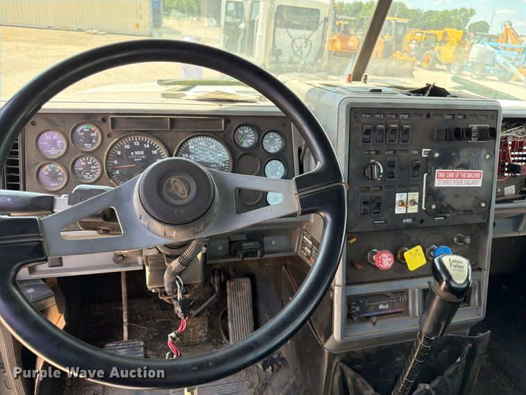 image for item EA4920 1999 Mack CH613 flatbed truck