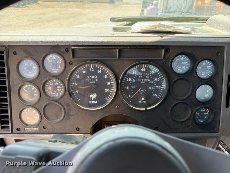 image for item EA4920 1999 Mack CH613 flatbed truck
