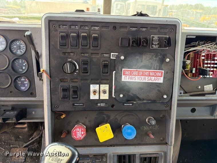 image for item EA4920 1999 Mack CH613 flatbed truck