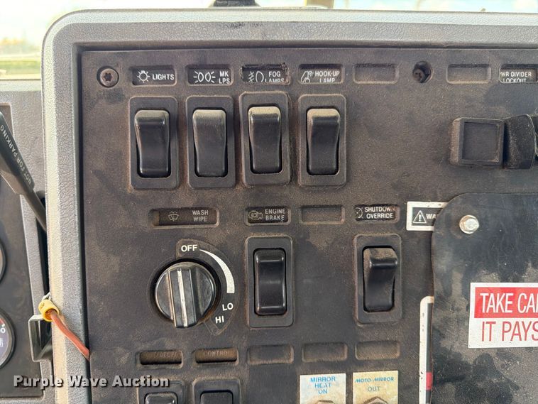 image for item EA4920 1999 Mack CH613 flatbed truck