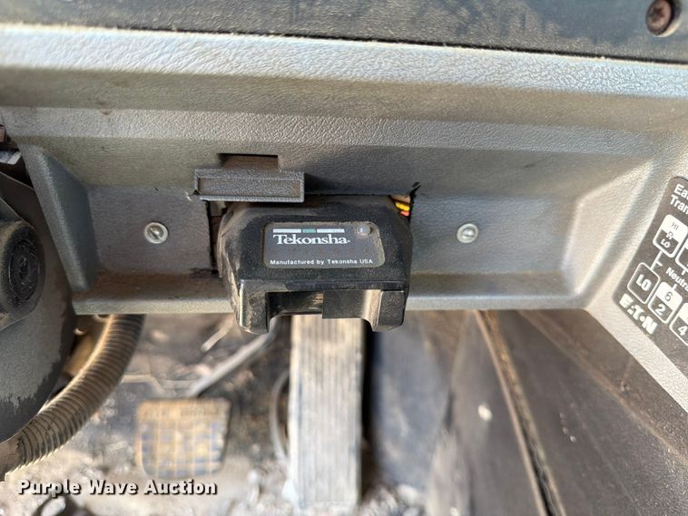 image for item EA4920 1999 Mack CH613 flatbed truck