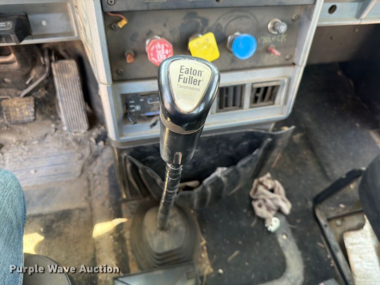 image for item EA4920 1999 Mack CH613 flatbed truck