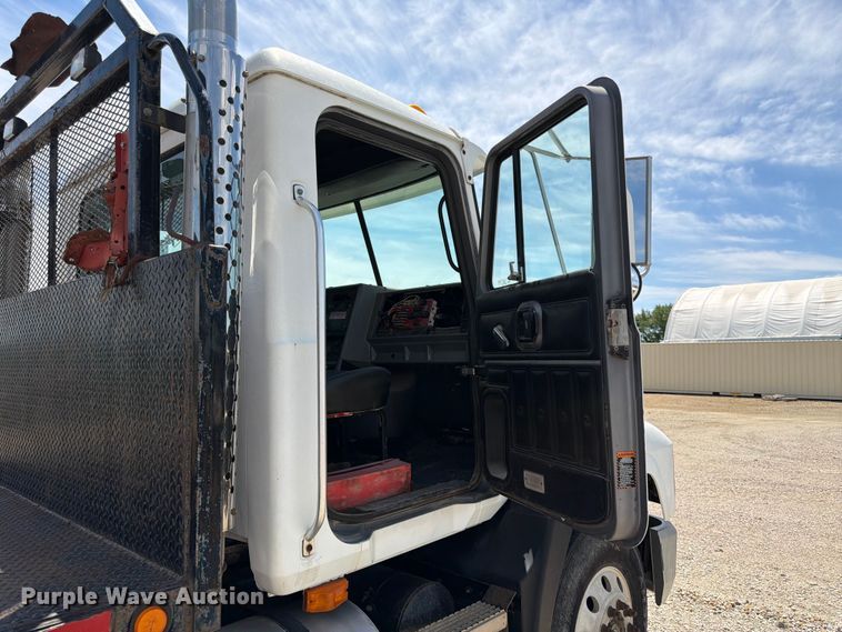 image for item EA4920 1999 Mack CH613 flatbed truck