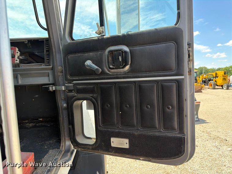 image for item EA4920 1999 Mack CH613 flatbed truck
