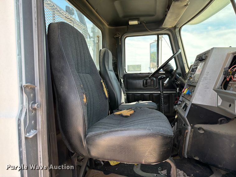 image for item EA4920 1999 Mack CH613 flatbed truck