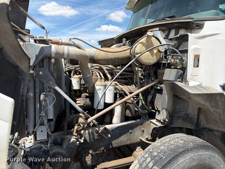 image for item EA4920 1999 Mack CH613 flatbed truck