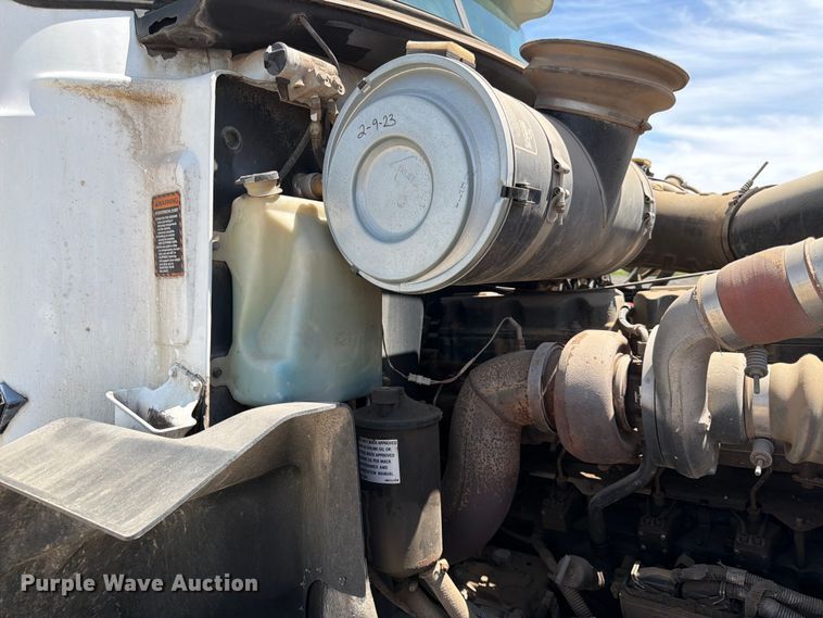 image for item EA4920 1999 Mack CH613 flatbed truck