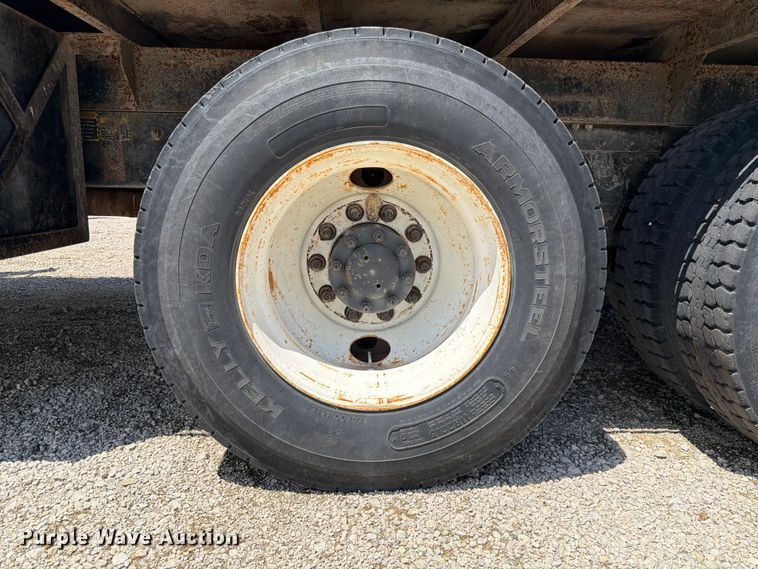 image for item EA4920 1999 Mack CH613 flatbed truck